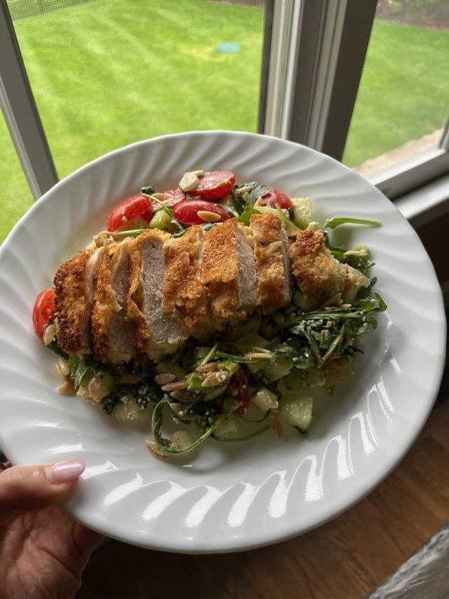 plate of salad with chicken