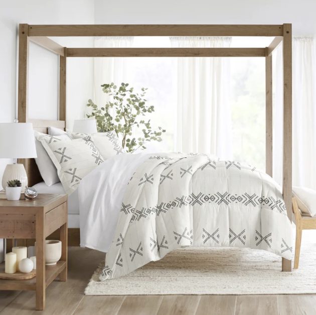 Linens & Hutch Comforters